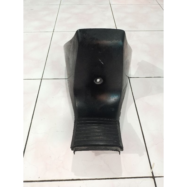 cover tangki bawah jok dek tengah leksil legshield penjepit original suzuki crystal