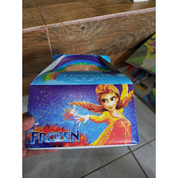 Dus kue kecil ( snack ulang tahun)  10 pc