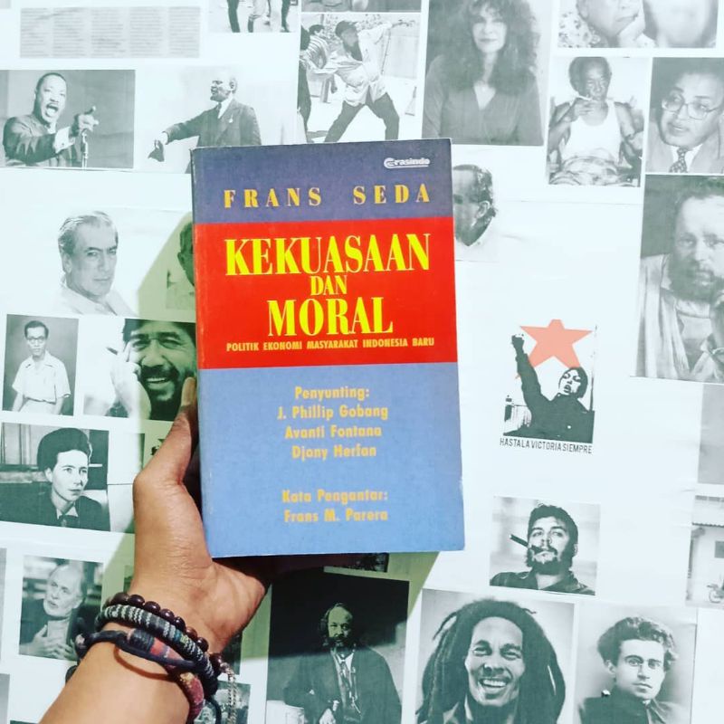 Kekuasaan dan Moral: Politik Ekonomi Masyarakat Indonesia Baru by Frans Seda