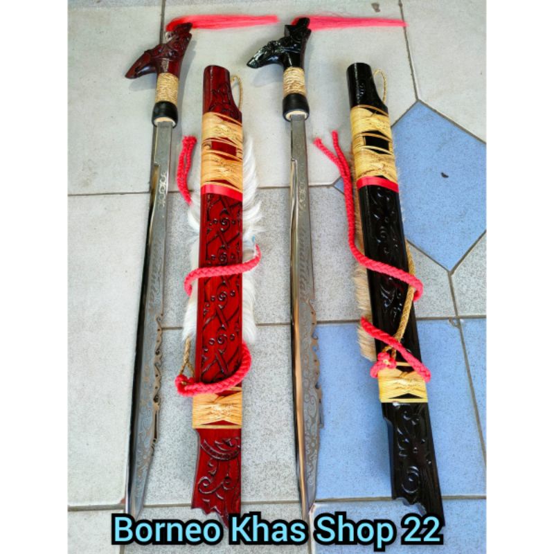 Mandau Senjata Pusaka Khas Suku Dayak Besi 2 Variasi Hitqm Dan Kuning  Kalimantan Motif Kalimantan