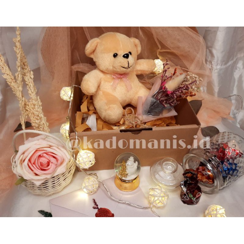 

Hampers Christmas Carol -- Gift Box - Kado Box - Kado Natal