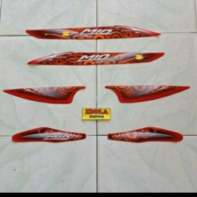 Stripping Mio smile merah