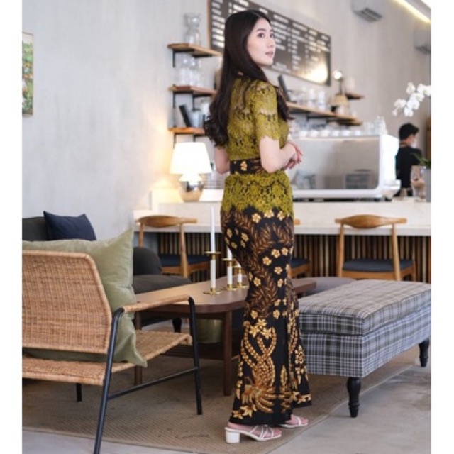 Set Kebaya Wisuda Kondangan dengan Rok mermaid/Duyung