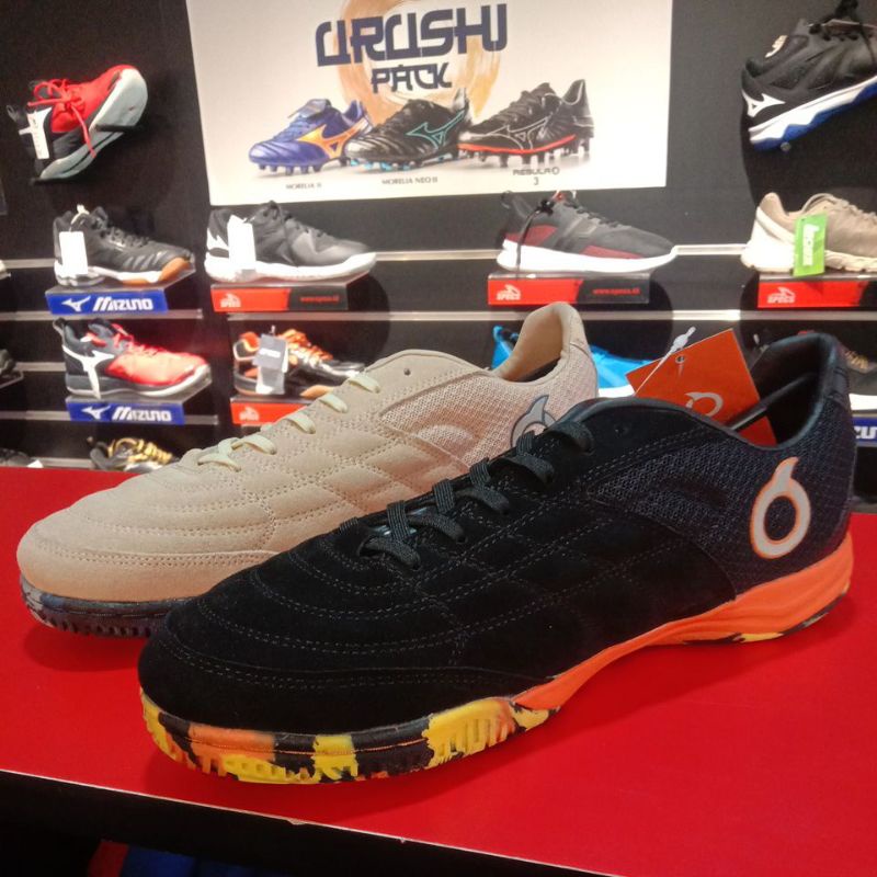 Sepatu Futsal.. JOGOSALA NUTMEG. Black/Camo