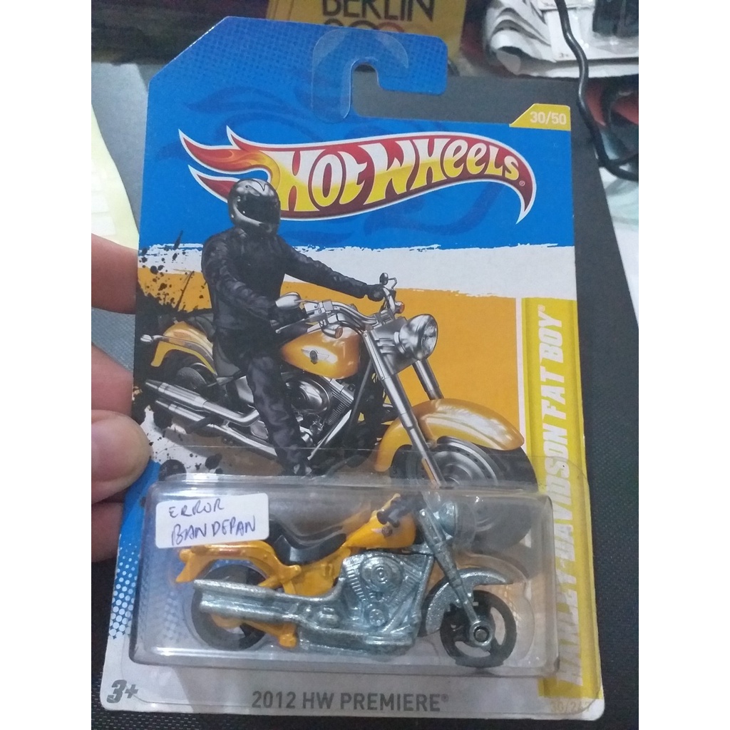 HOT WHEELS MOTOR HARLEY DAVIDSON FAT BOY KUNING ERROR BAN DEPAN KECIL