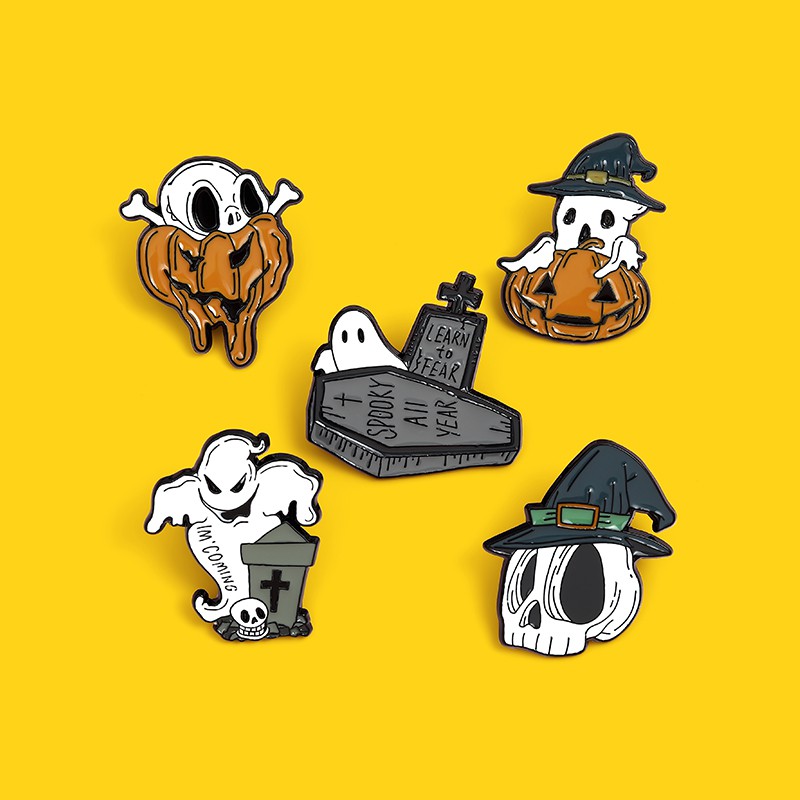 Bros Pin Enamel Desain Tengkorak Labu Hantu Peti Mati Halloween Gaya Gothic Untuk Hadiah Teman