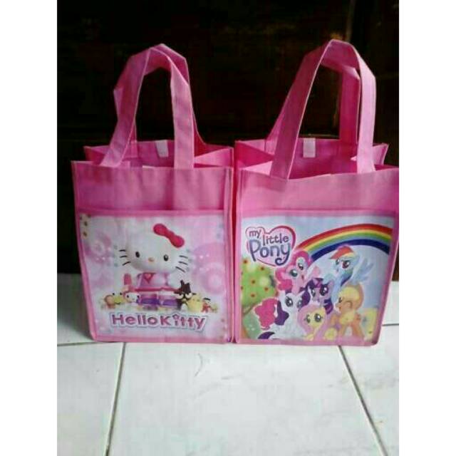 

Tas Ulang Tahun /Tas Souvenir Ultah Anakak Karakter kartun Model Kantong