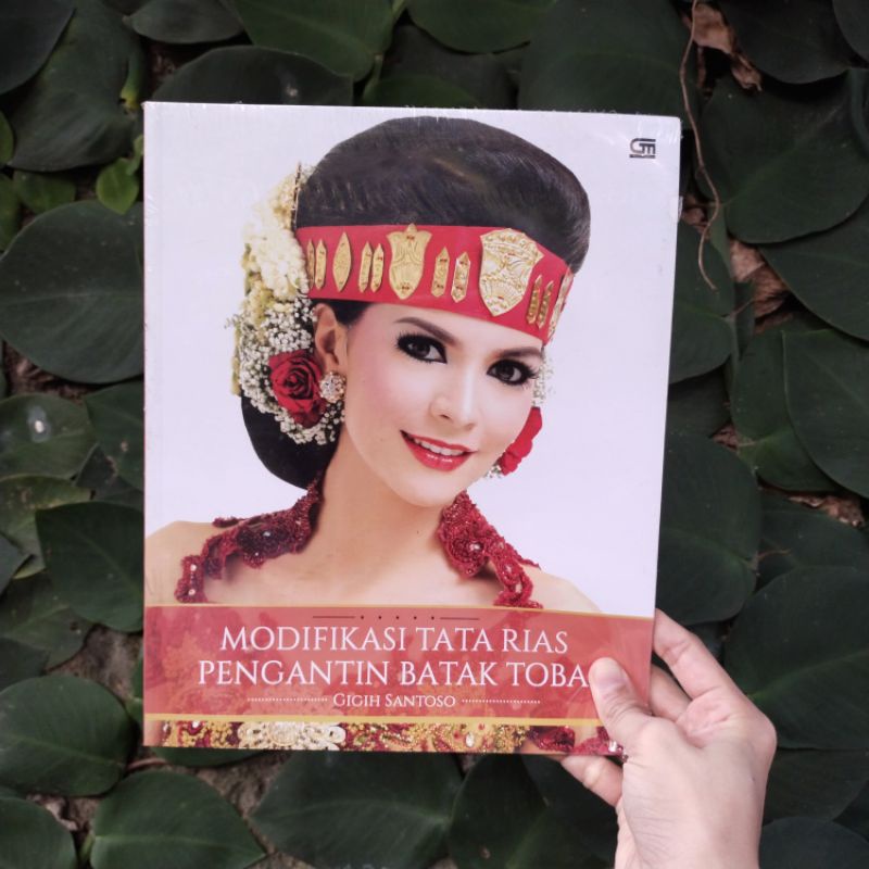MODIFIKASI TATA RIAS
PENGANTIN BATAK TOBA