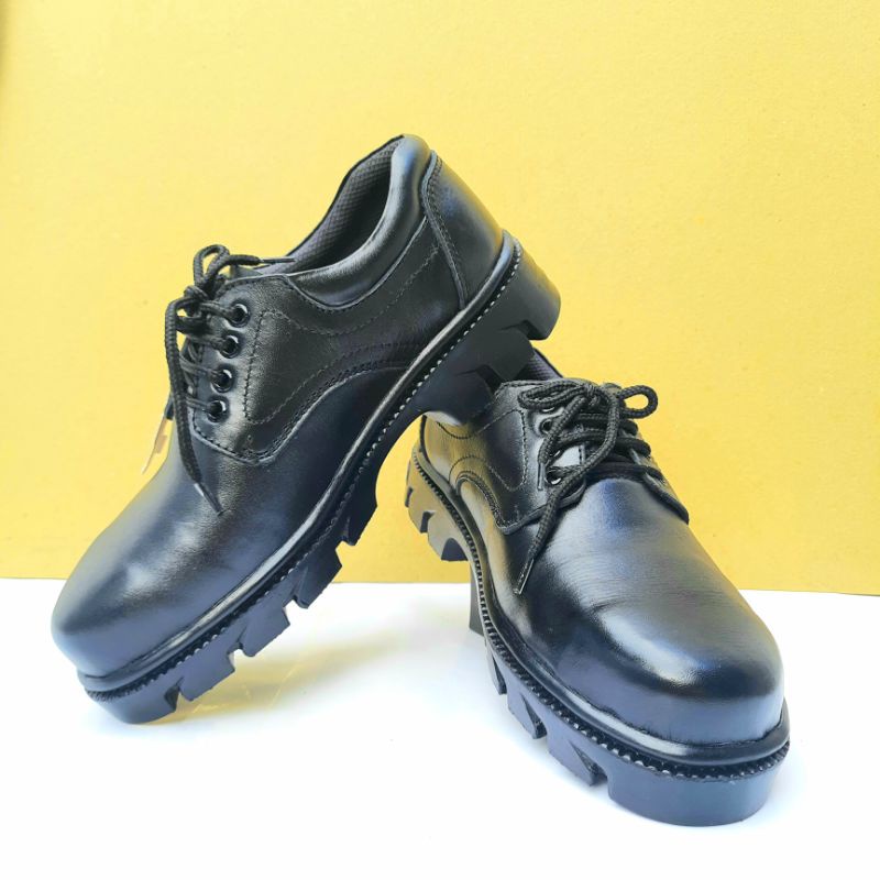 Sepatu safety shoes kulit krisbow kitchen pabrik septi boot