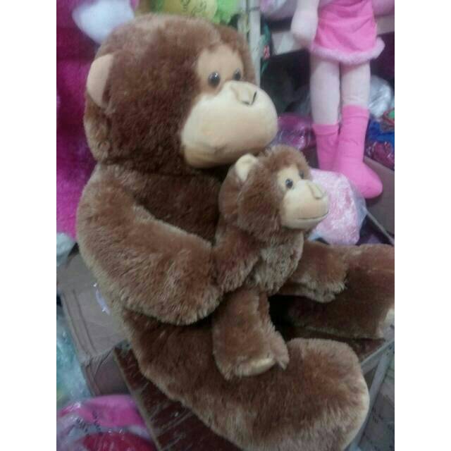 Boneka monyet gendong anak