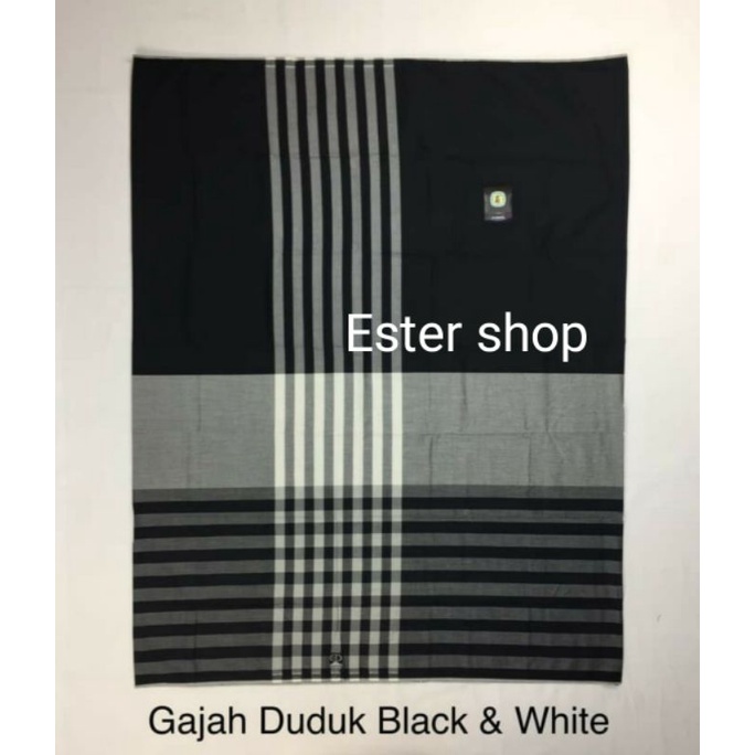 Sarung Gajah duduk hitam putih