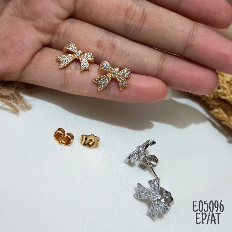 Anting Fashion Tusuk Pita Zircon Gold/Silver E05096