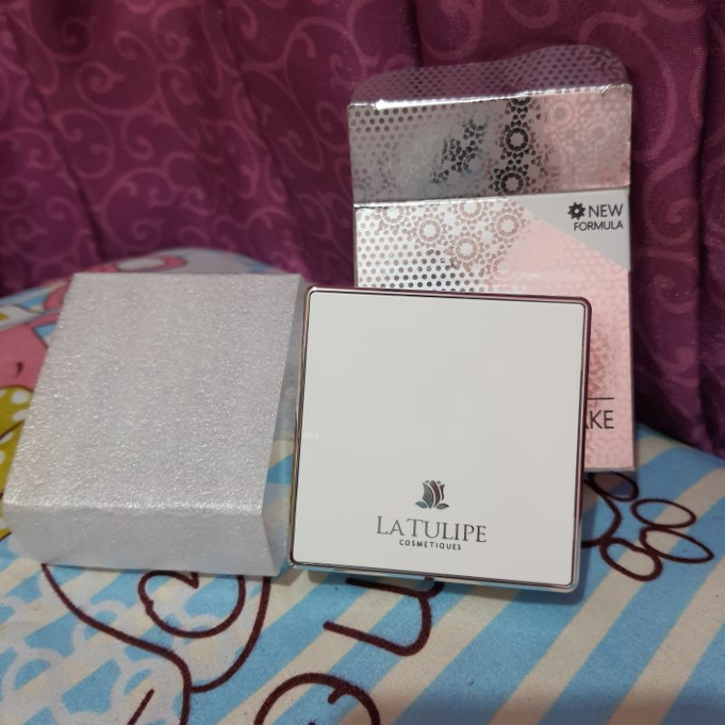 La Tulipe Bedak Two Way Cake TWC Y10