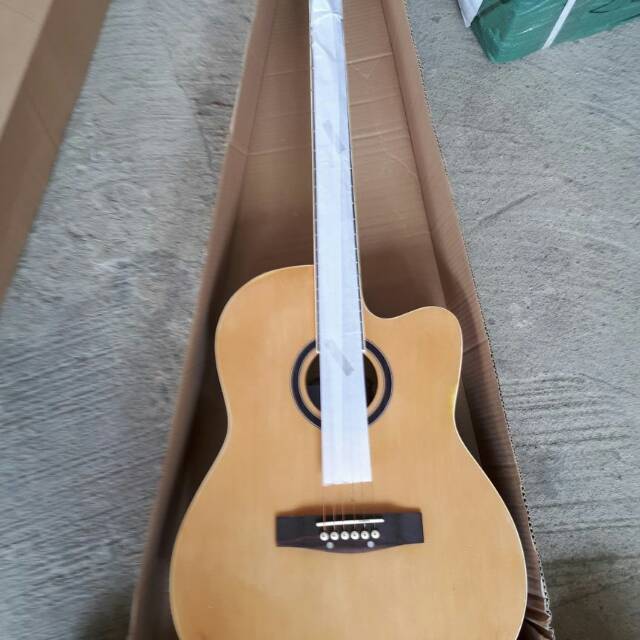 Guitar akustik elektrik