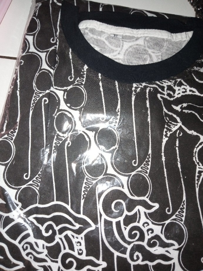 Kaos Batik Pria - Atasan Kaos Print Monocrom - Seni Motif Classic Katun