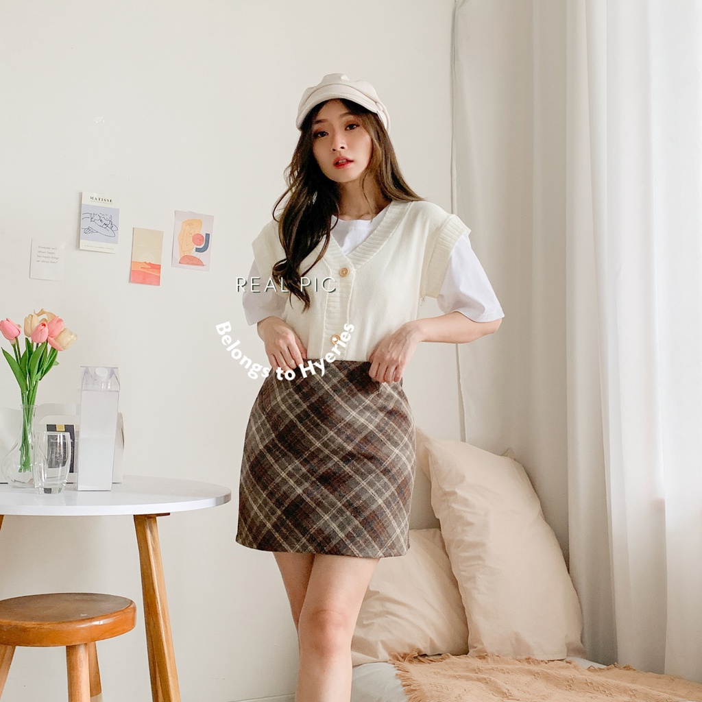 HYERIES Yeona Knit Vest /  Atasan Casual Wanita / Vest Rajut Wanita Oversize / Button Vest Kancing/ Vest Korea / Knit Vest Jumbo Bigsize / Vneck Knit Vest / Rompi Rajut / Korean Knit Top / Baju Korea / Vest Polos / Vest Beige / Korean Sleeveless Knit Wear