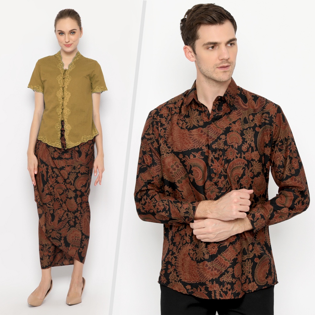 BATIK COUPLE MODERN  Kemeja Rok Lilit Instan Pria Lengan Panjang Slimfit Premium Motif Burung Merak Warna Hitam 721747 Cap 72