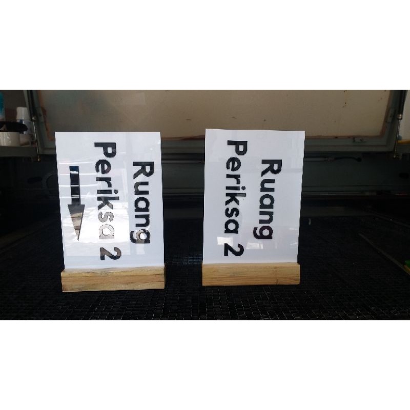 

papan nama akrilik