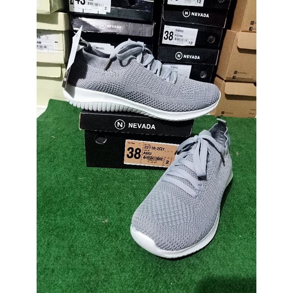 Sepatu Nevada warna putih