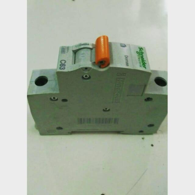 MCB Schneider C63