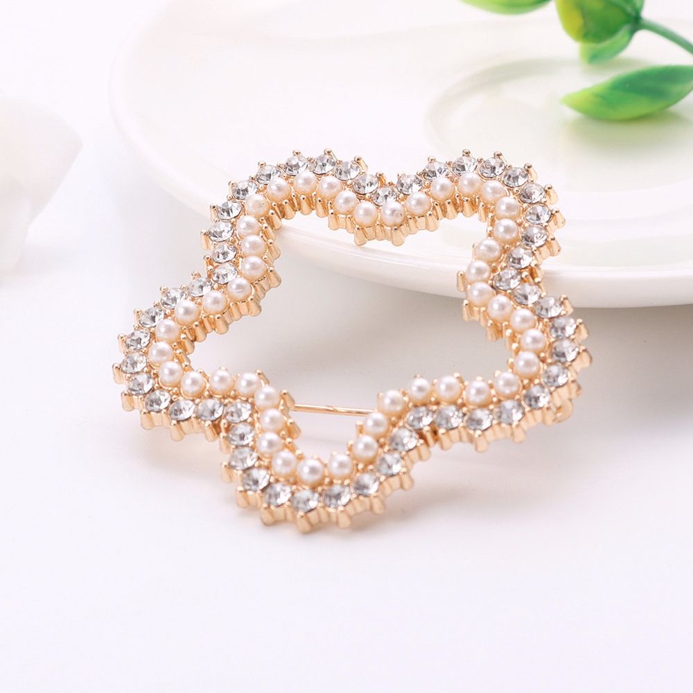 Needway  Elegant Pearl Pin Simple Female Jewelry Rhinestone Brooches Women Butterfly Clothing Accessories Personality Geometric Alloy Korean Style Brooches