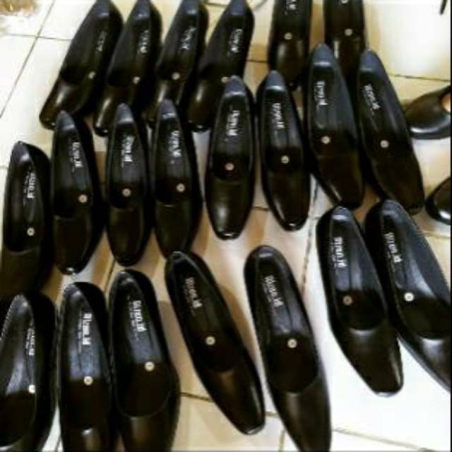 Sepatu wedges kulit asli