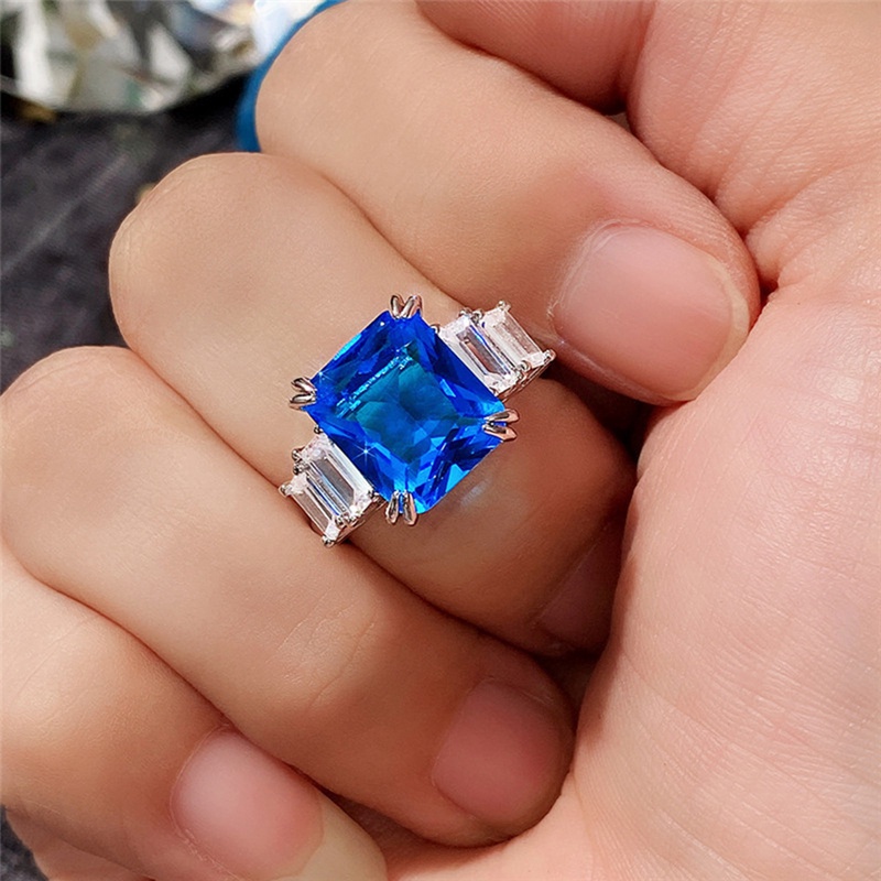 Cincin Bentuk Kotak Geometris Aksen Batu CZ Gaya Elegan Untuk Wanita
