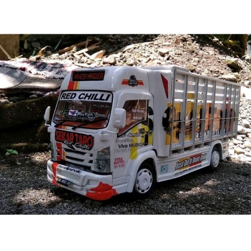 Mobil oleng kayu/miniatur truk kayu/Miniatur Truk Oleng Kayu Sekar Taro