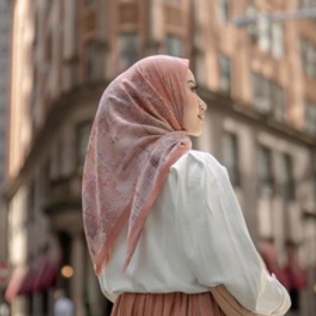 Buttonscarves x Allyssa Hawadi New York 3 Courage in Nomad