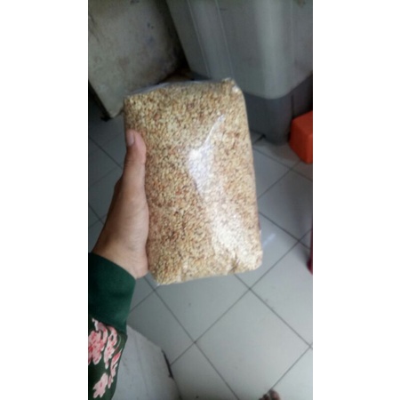 

kacang mede menir 1 kg