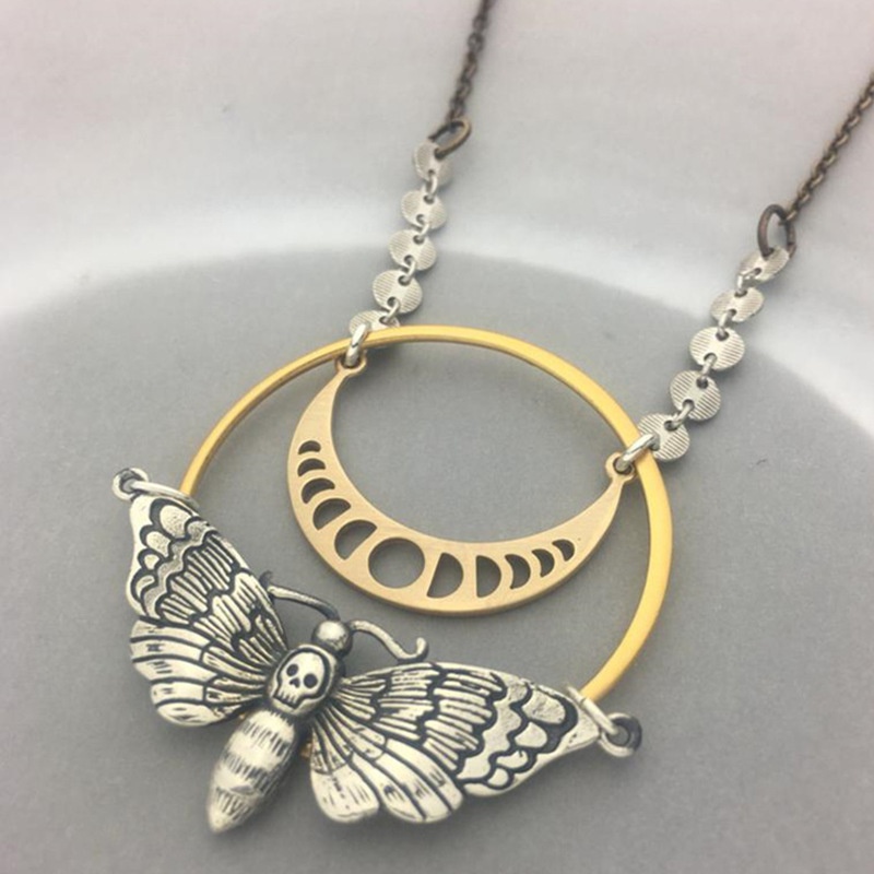 Kalung Hias Liontin Bulan Kerangka Moth Bahan Alloy Gaya Retro Untuk Wanita