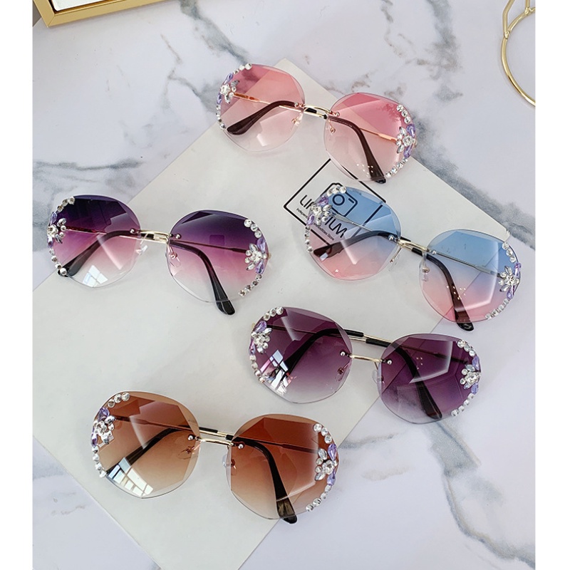 Kacamata Hitam Rimless Pelindung UV Aksen Kristal Untuk Wanita