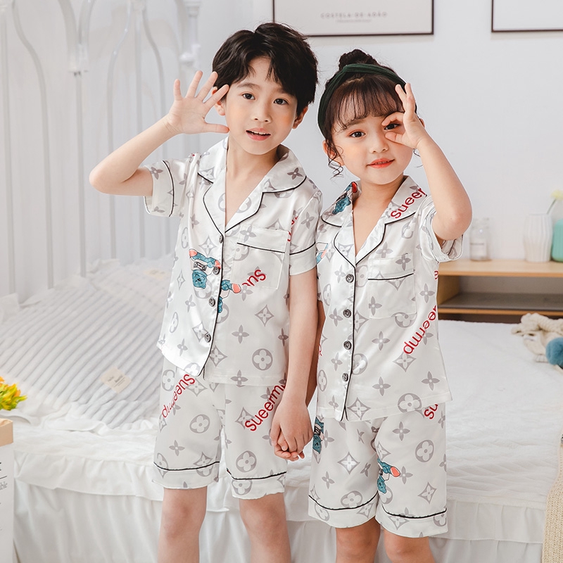 Setelan Piyama Lengan Panjang celana Bahan Sutra Warna Setelan Piyama Lengan Panjang celana Bahan Sutra Warna