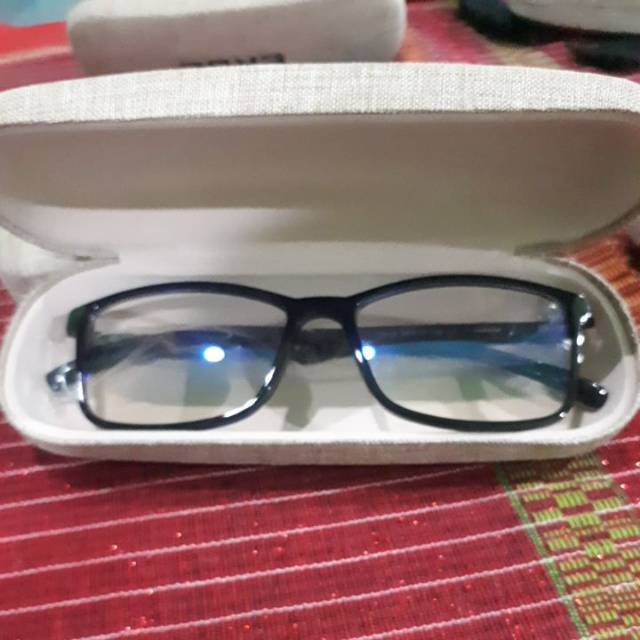 Kacamata erbe. Melindungi mata anda dari sinar biru. Sinar uv