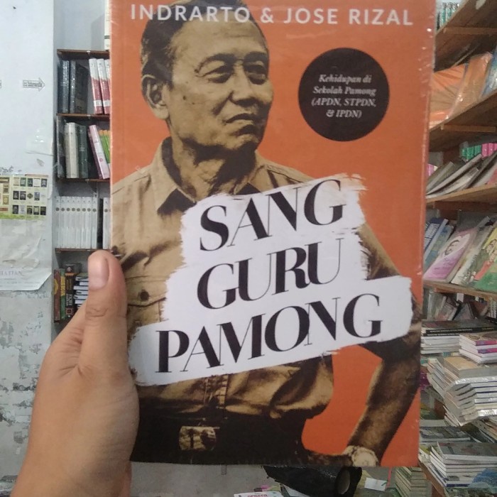 

FLASH SALE!!! SANG GURU PAMONG - REPUBLIKA TERLARIS