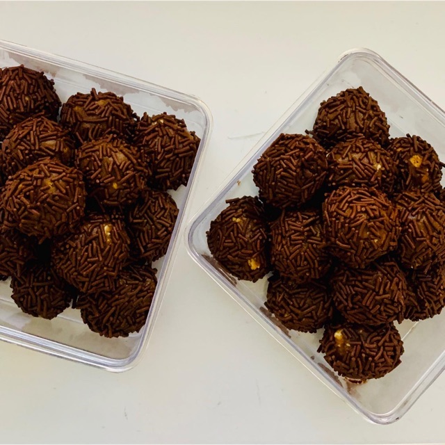 

Bola-bola coklat meses