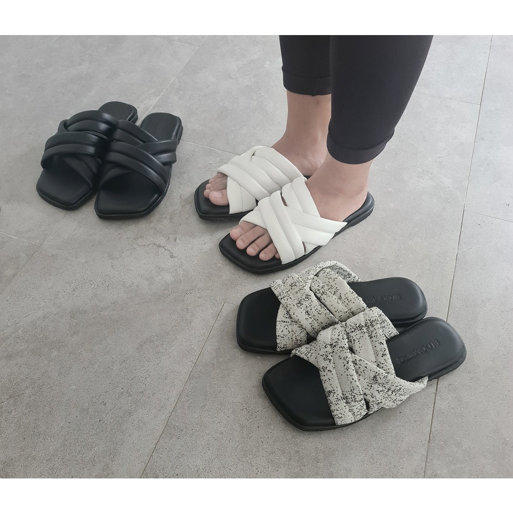 Leora Veddira - Bloomberg - Sandal Teplek Big Size Jumbo - BIG SIZE JUMBO - BS Teplek - SANDAL BIG S