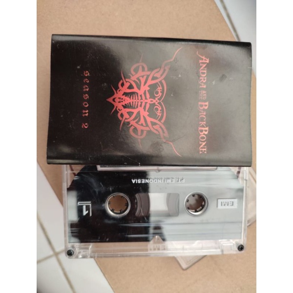 Andra And The Backbone    (season 2) kaset