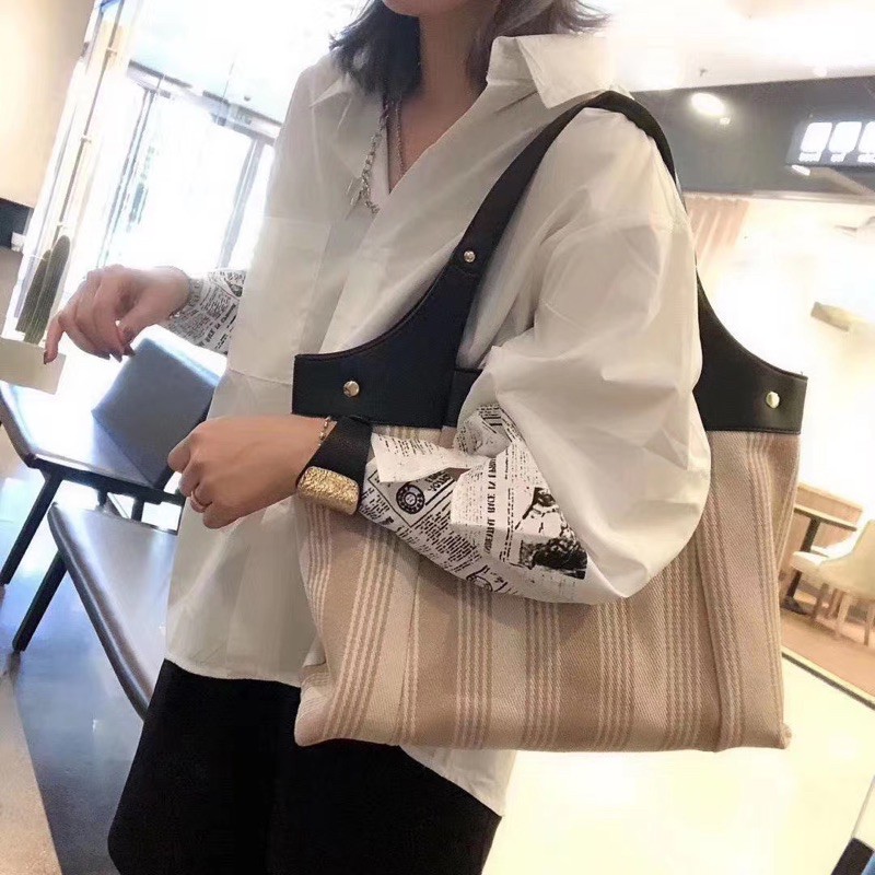 Tas Totebag Strip wanita