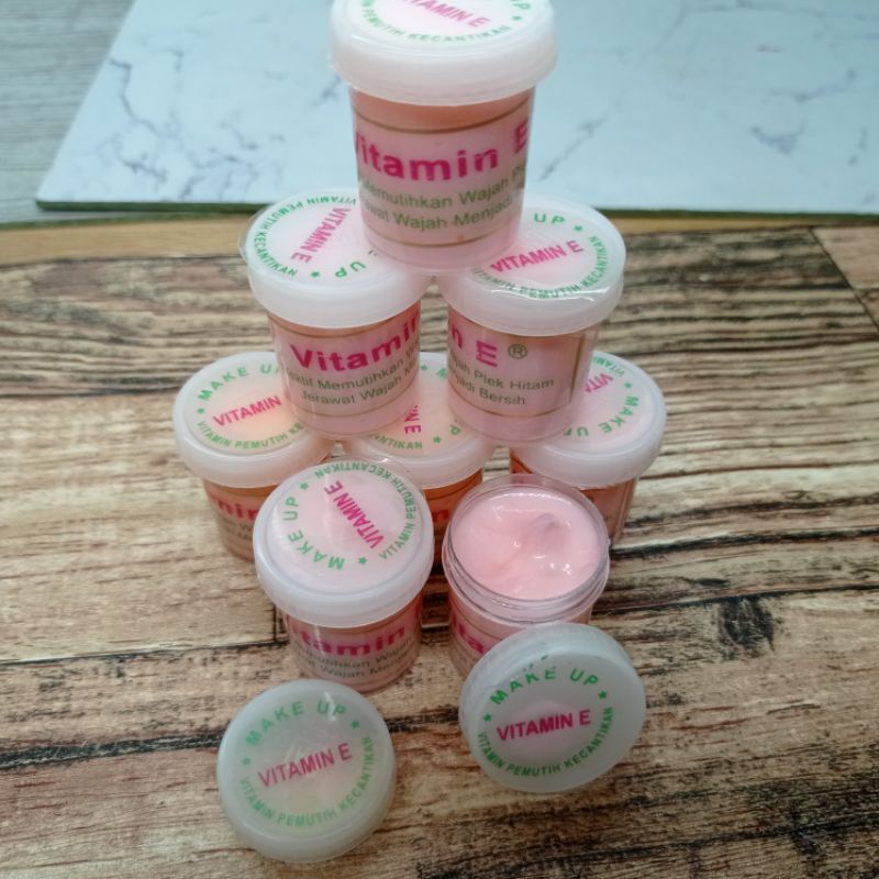 Lusinan 12 pcs Cream Vitamin E Original Siang Malam