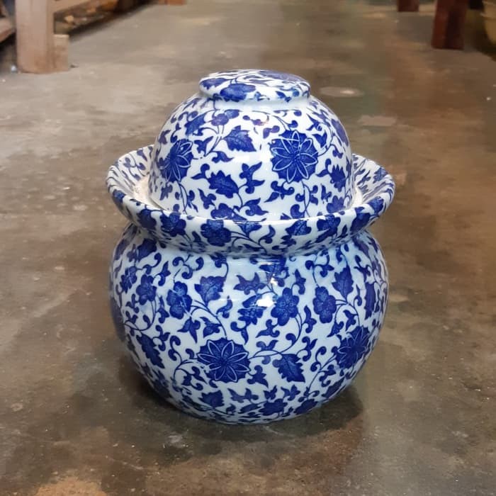 Guci China / Pajangang Lemari Kaca / Pajangan Keramik