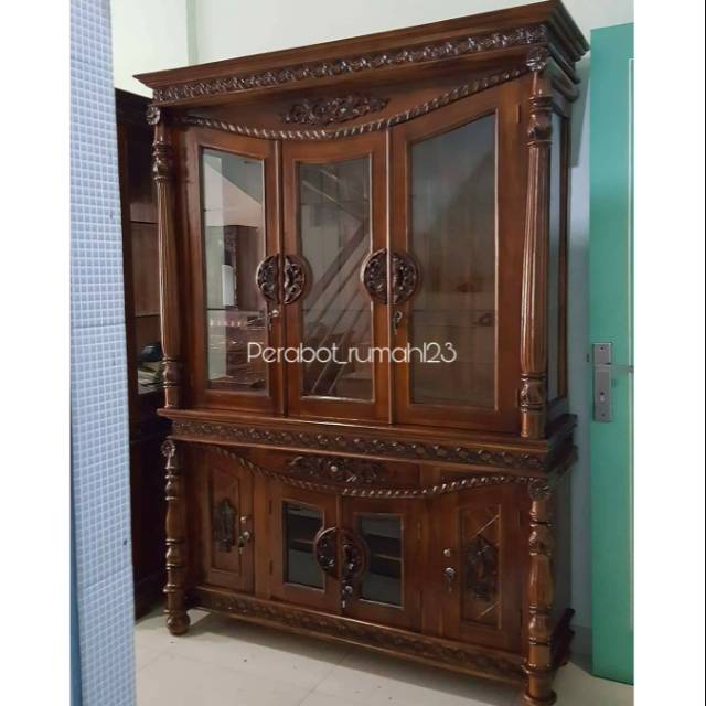 Lemari kaca hias kayu jati ukir Jepara