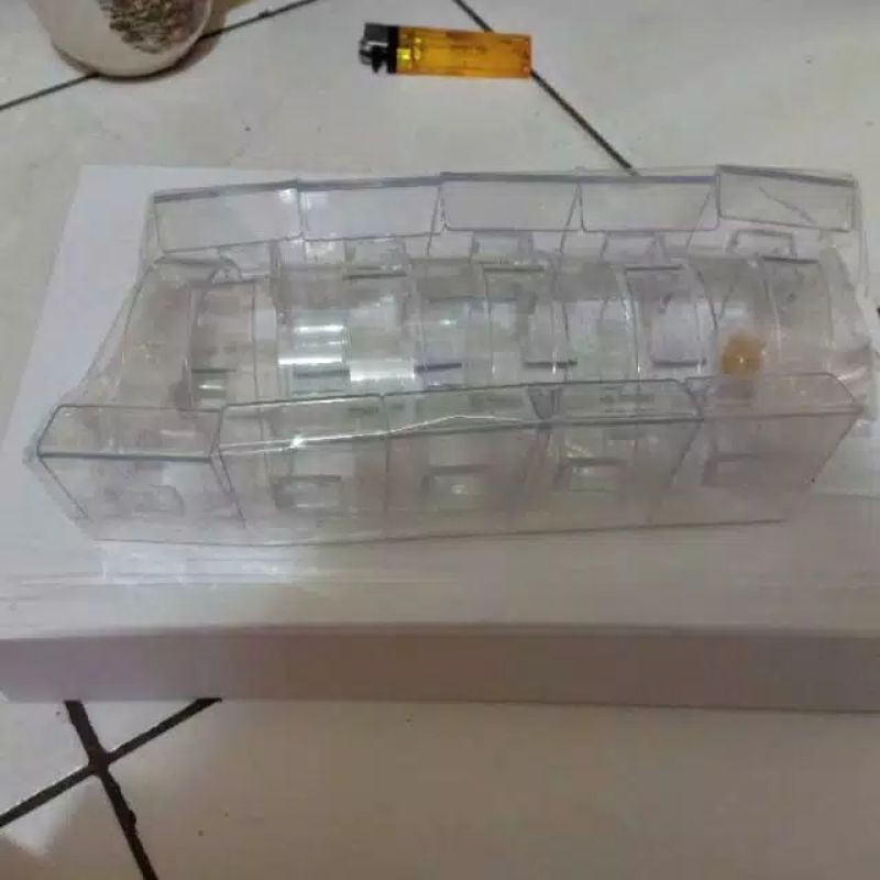 Pajangan jam tangan display dudukan memajang jam tangan bahan mika cangrang  tebal