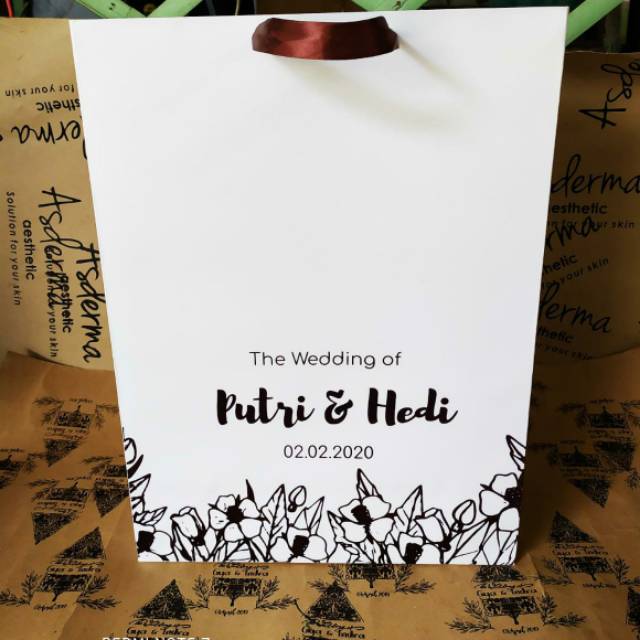 

Paperbag CUSTOM SIZE ivory210 gsm P26 x L16 x T35