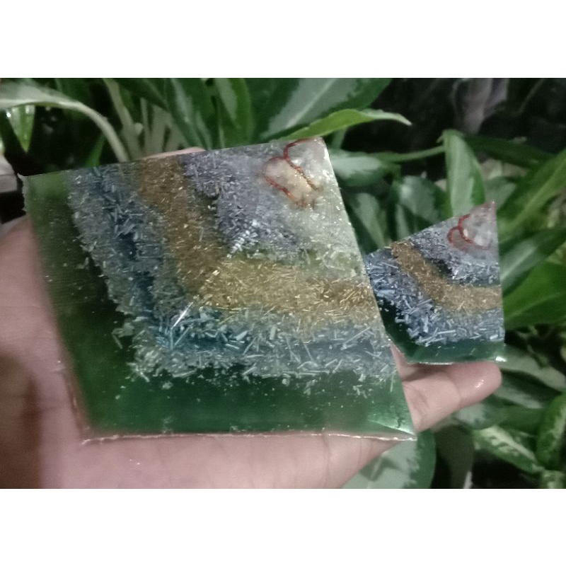 Orgonite Piramida Master of Healing Besar