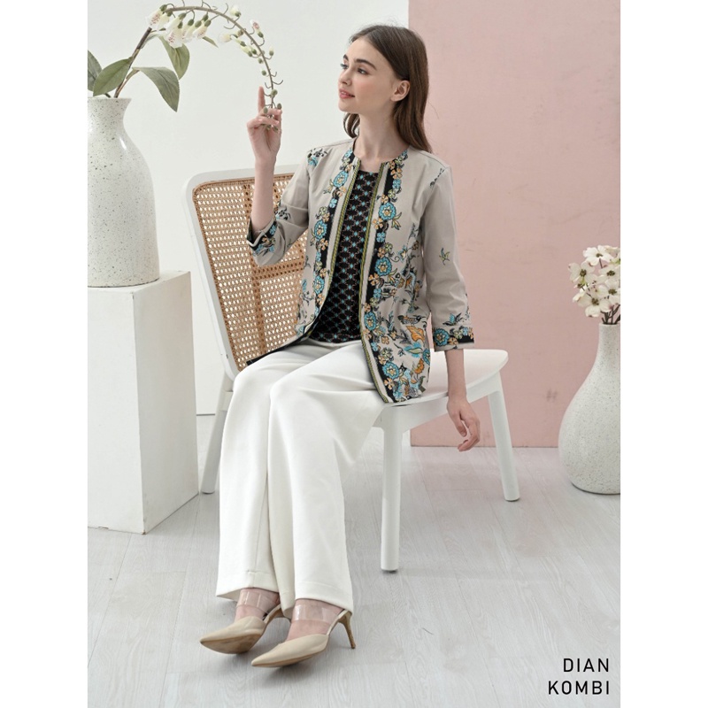 Evercloth Dian Atasan Batik Wanita Lengan Panjang Blouse Batik Perempuan Blazer Luaran Outer