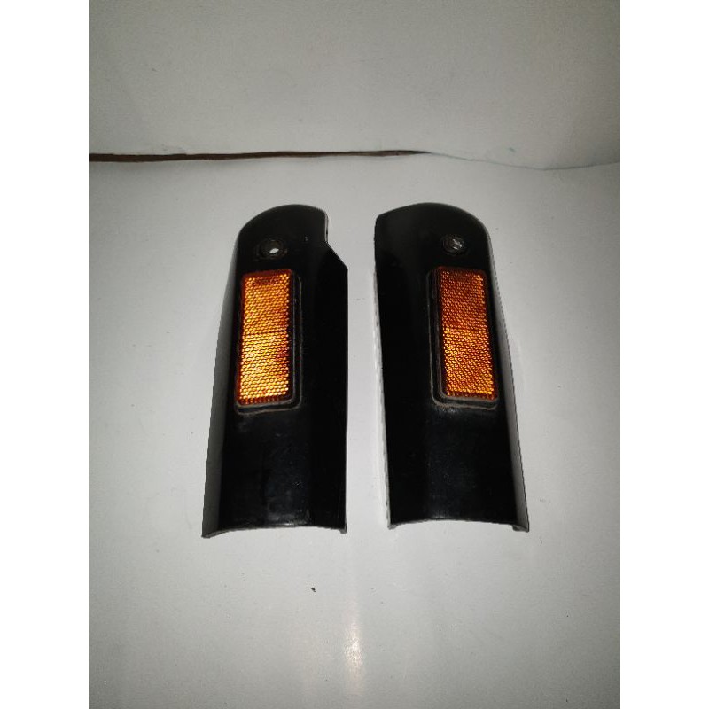 Tutup shock depan suzuki crystal