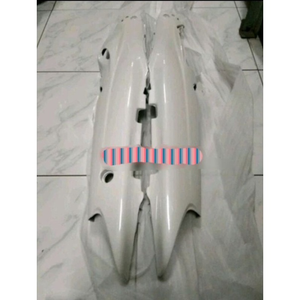 COVER BODY SAMPING YAMAHA VEGA R TAHUN 2004/F1ZR