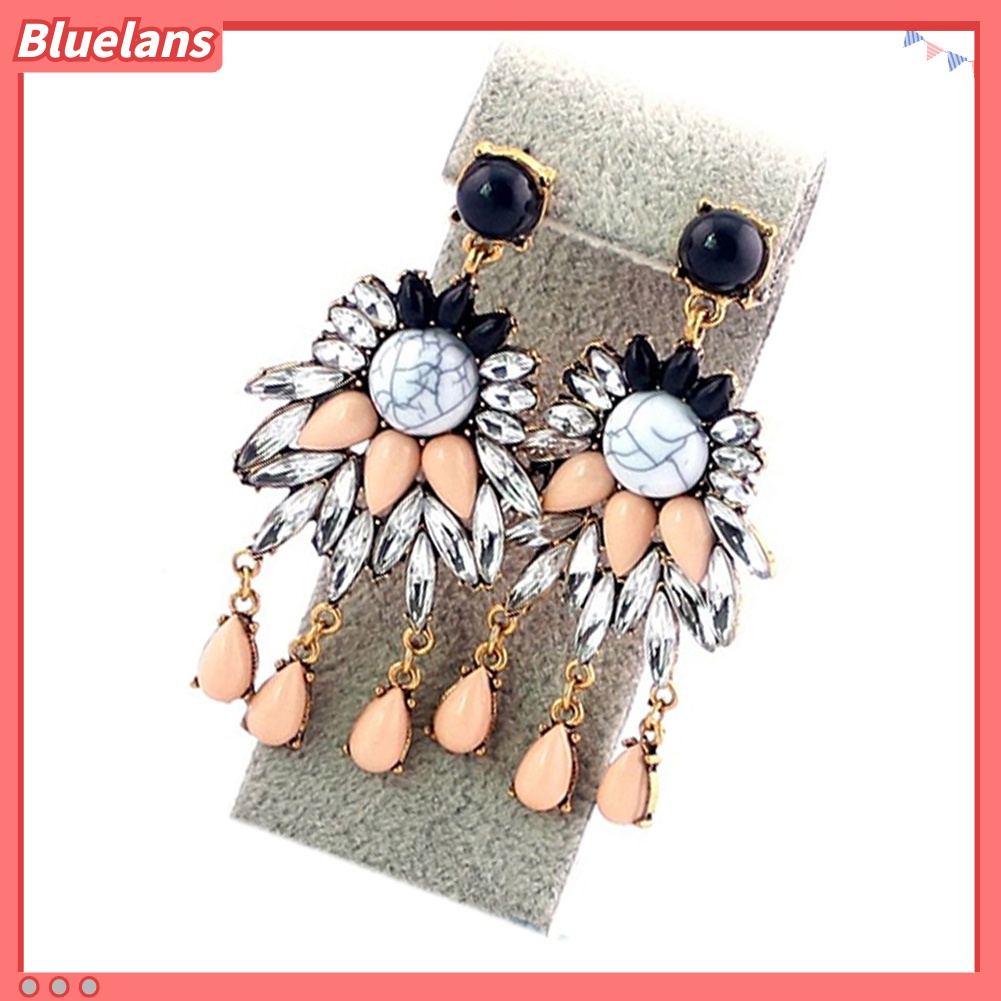 Anting Stud Desain Bunga Aksen Kristal Berlian Imitasi Gaya Retro Untuk Wanita