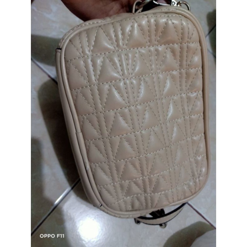 preloved Gosh bantal